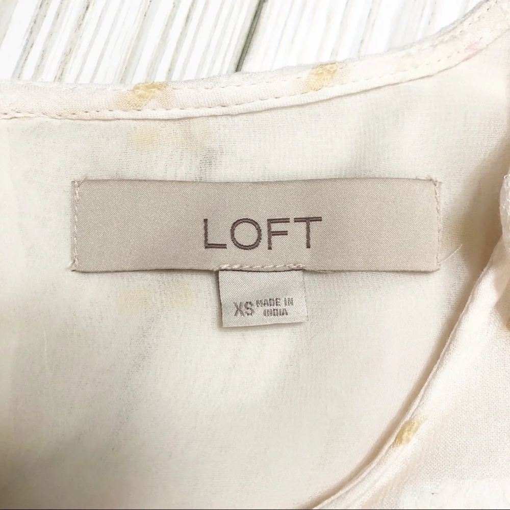 🌸🌼EUC Loft Cream Ruffled Cap Sleeve Top - Picture 8 of 9